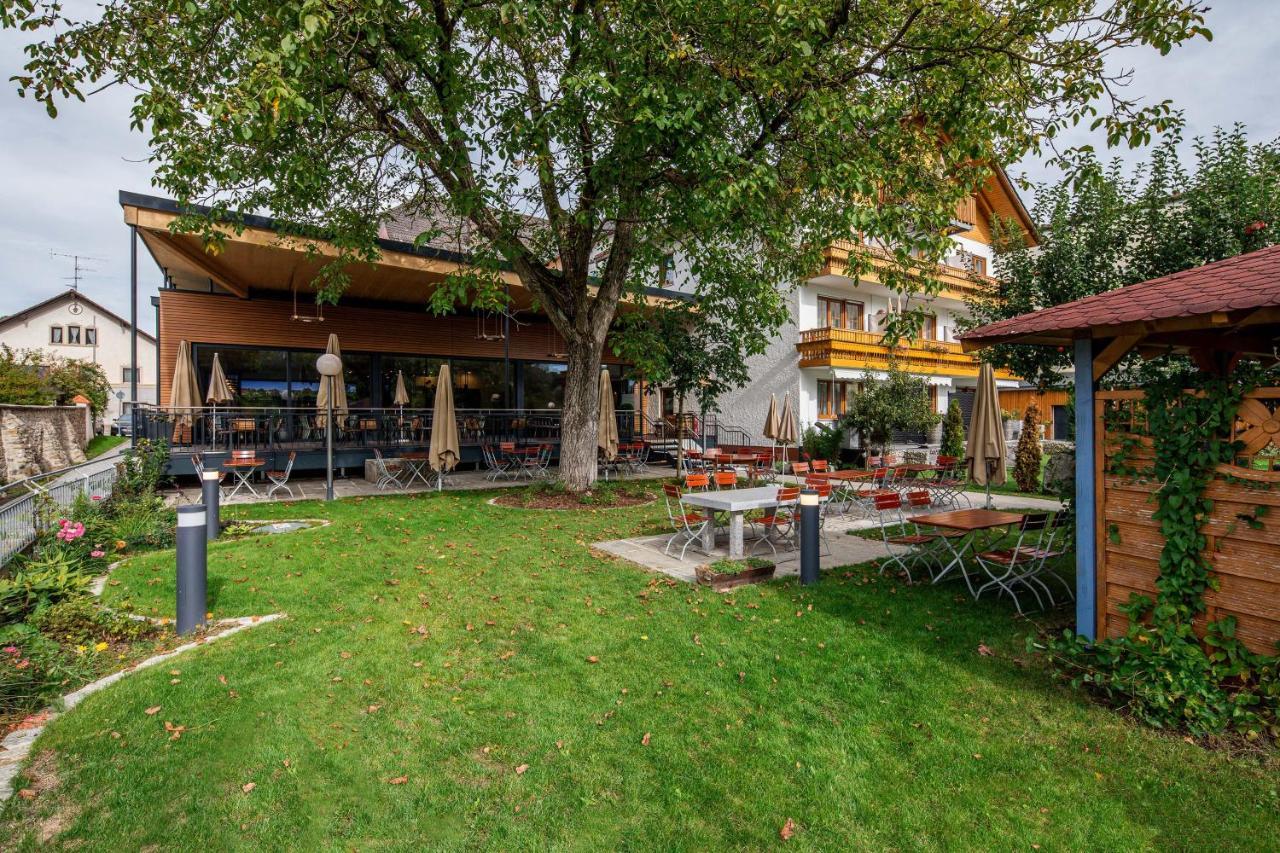 Windorf  Landgasthof Moser & Restaurant Bootshaus מראה חיצוני תמונה