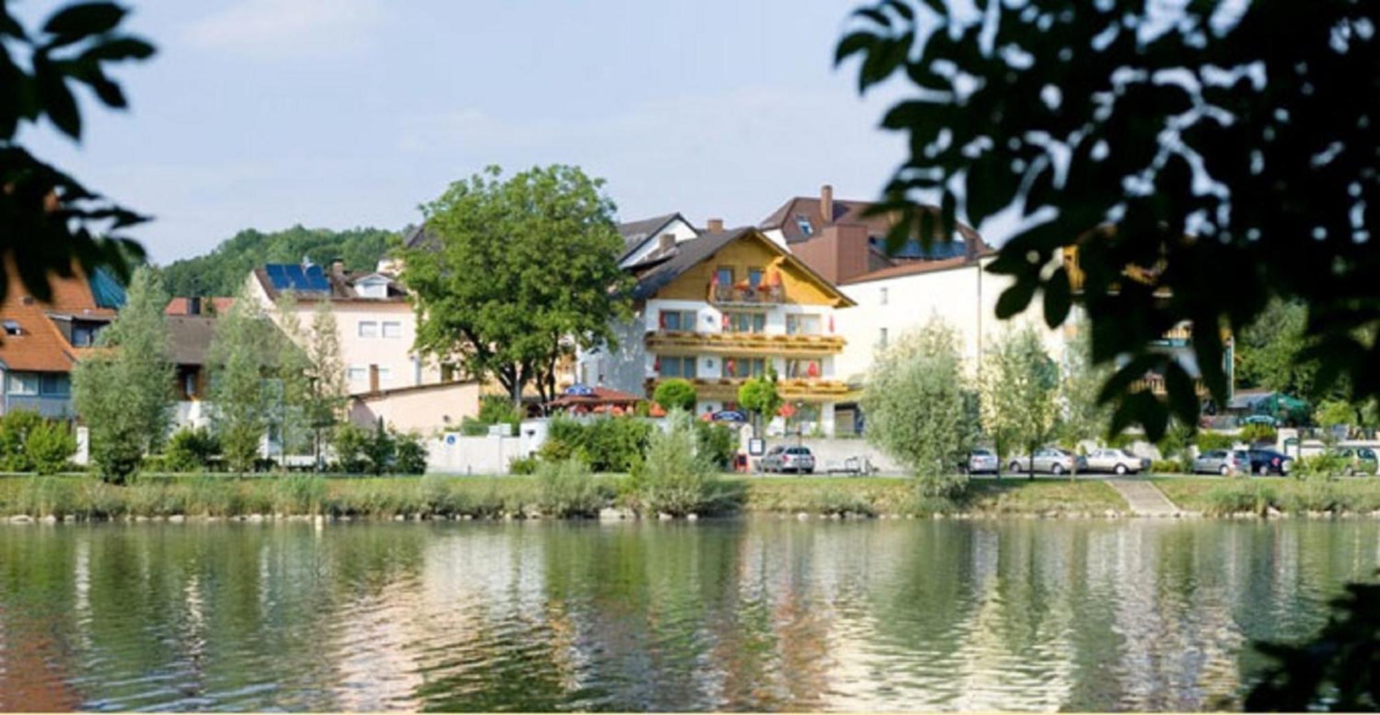 Windorf  Landgasthof Moser & Restaurant Bootshaus מראה חיצוני תמונה